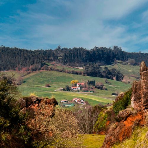Paisaje de montaña y prado cántabros